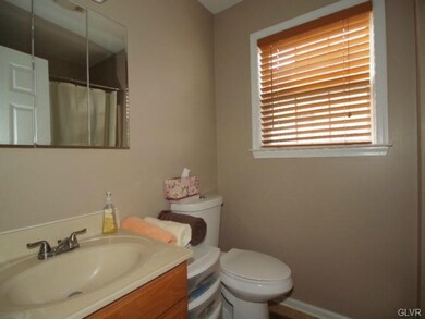 175 Vista Dr, Forks Township, PA 18040 - photo 7