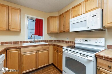 11-Kitchen 20210323-DW-8234