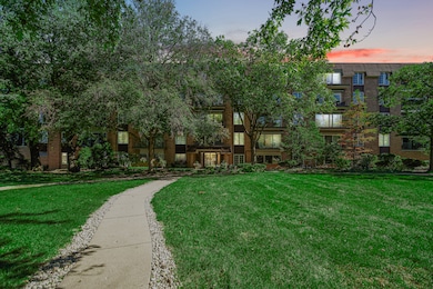 445 N Park Blvd unit 3F, Glen Ellyn, IL 60137 - photo 2