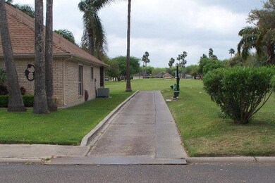 304 Karen Dr unit 354 of Phase 3, Alamo, TX 78516 - photo 6