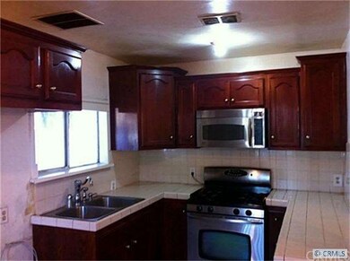 Kitchen with Oak Wood Cabinets