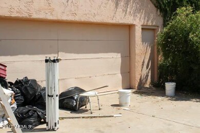 2.5 Car Garage