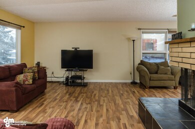 7427 Hennings Way Anchorage AK-large-016
