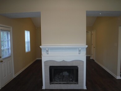 14x15 Livingroom with all new hardwood f