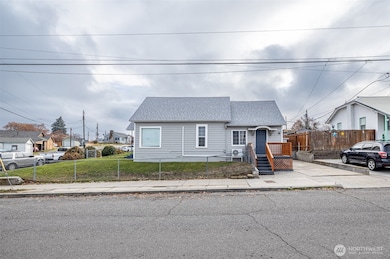 246 N Delaware Ave, Wenatchee, WA 98801 - photo 2