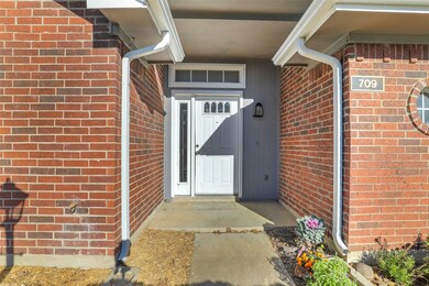 709 Parkland Ct, Hurst, TX 76053 - photo 5