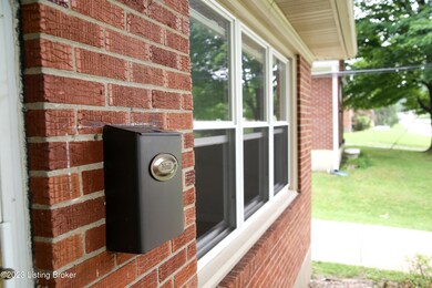 7709 Cecilia Way, Louisville, KY 40219 - photo 2