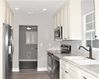 NEW Fresh and classy kitchen with light ivory cabi