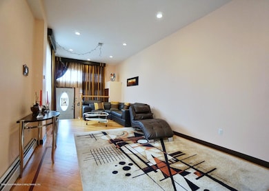 660 Quincy Ave, Staten Island, NY 10305 - photo 3