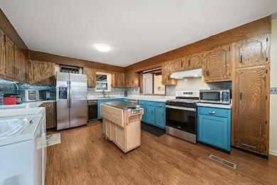 32 Birchwood St, Pikeville, TN 37367 - photo 2