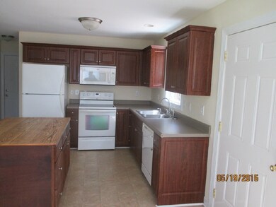 100 Emerald Ct, Holly Ridge, NC 28445 - photo 3