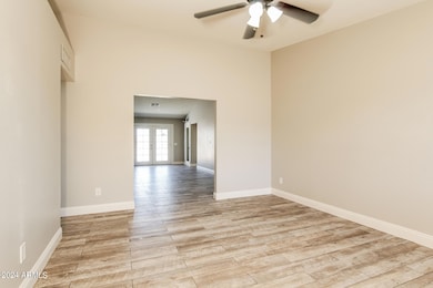 005-photo-living-room-14034298