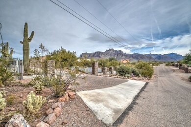 GATED ENTRY / VIEWS