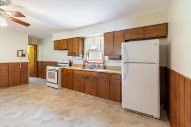 12219 Hendricks Ct, Crown Point, IN 46307 - photo 5