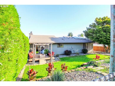 1422 E 21st St, the Dalles, OR 97058 - photo 3