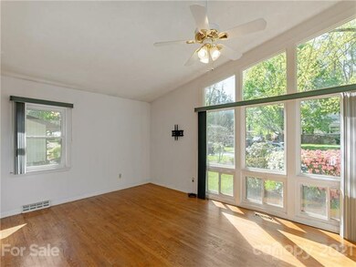 12 Deanwood Cir, Asheville, NC 28803 - photo 4