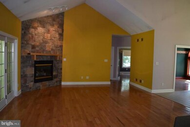 303 Lindman Dr, Chambersburg, PA 17202 - photo 6