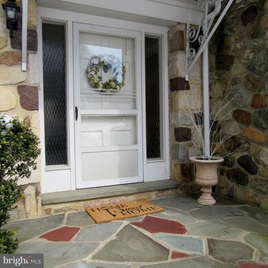 1721 Sherwood Cir, Villanova, PA 19085 - photo 2