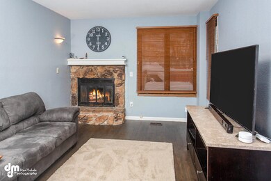 Living Room_DMD_6326-SMALL