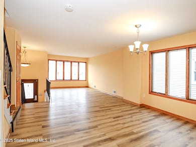 43 Cherrywood Ct, Staten Island, NY 10308 - photo 3