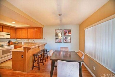 Convenient dining with counter and table options s