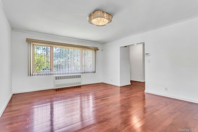 64-04 Utopia Pkwy, Flushing, NY 11365 - photo 6