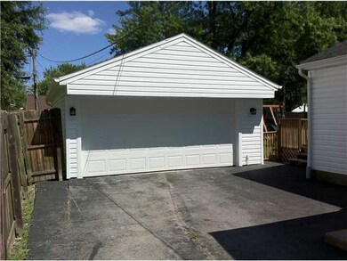 Parking Lot/Garage