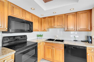 1839 Middle River Dr unit 302, Fort Lauderdale, FL 33305 - photo 6