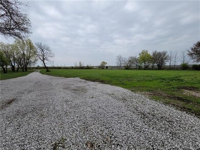 1202 N Kurzweil Rd, Raymore, MO 64083 - photo 3