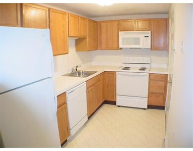 220 Providence Rd unit 411, South Grafton, MA 01560 - photo 3