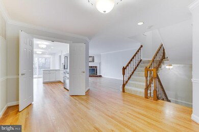 6285 Chaucer View Cir, Alexandria, VA 22304 - photo 5