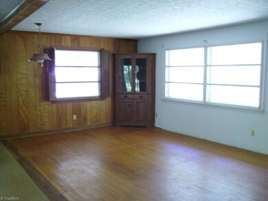 323 W Steeple Chase Rd, Greensboro, NC 27406 - photo 4