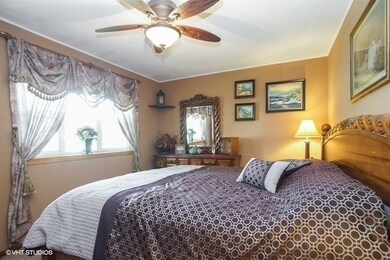 (14x11) - large bedroom with plush carpet, ceiling