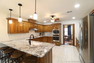 2608 Chapel Hill Rd, Bartlesville, OK 74006 - photo 6