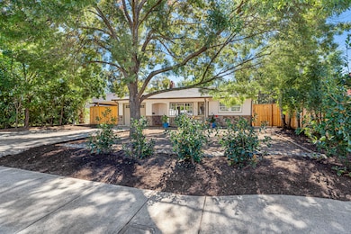 1107 NE A Street - 04