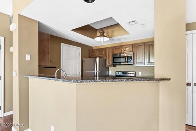 7_Kitchen-Dining_1800x1200_4065961
