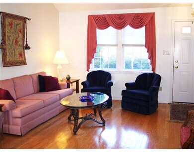 Living Room. Spacious Living Room with beautiful h