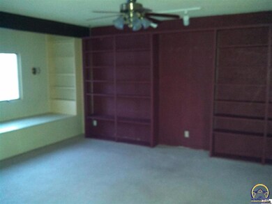 1400 SW Clontarf St, Topeka, KS 66611 - photo 3