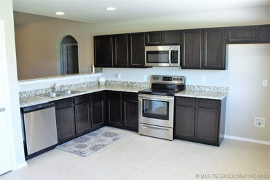 14704 S Hickory Cir, Glenpool, OK 74033 - photo 5