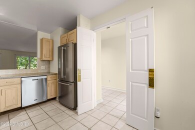 453 E Putnam Ave unit 1J, Cos Cob, CT 06807 - photo 4