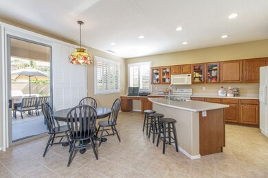 7) KITCHEN