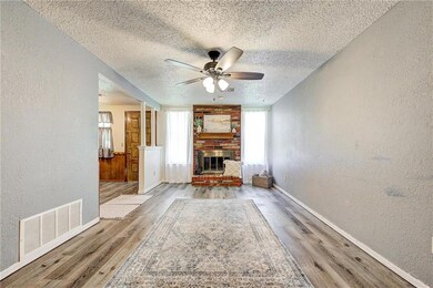 1617 NE 6th St, Moore, OK 73160 - photo 6