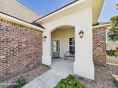 204 Whispering Meadows Rd, Broussard, LA 70518 - photo 2