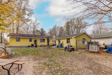 516 W Elm St, Wayland-10