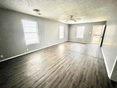 1027 W Chestnut St unit 1025, Denison, TX 75020 - photo 2