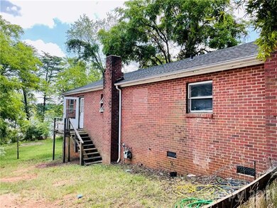 1303 Caldwell St, Statesville, NC 28677 - photo 3