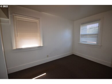 509 W 10th St, the Dalles, OR 97058 - photo 7
