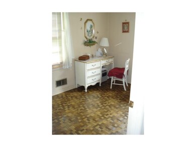 3rd Bedroom, could be used as office or salon