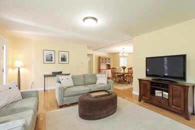 008-photo-living-room-8373120