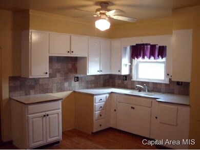 441 E Cheston St, Virginia, IL 62691 - photo 2